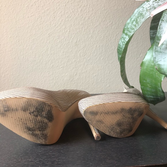 Nude Patent Leather Hidden Pumps - Picture 5 of 8